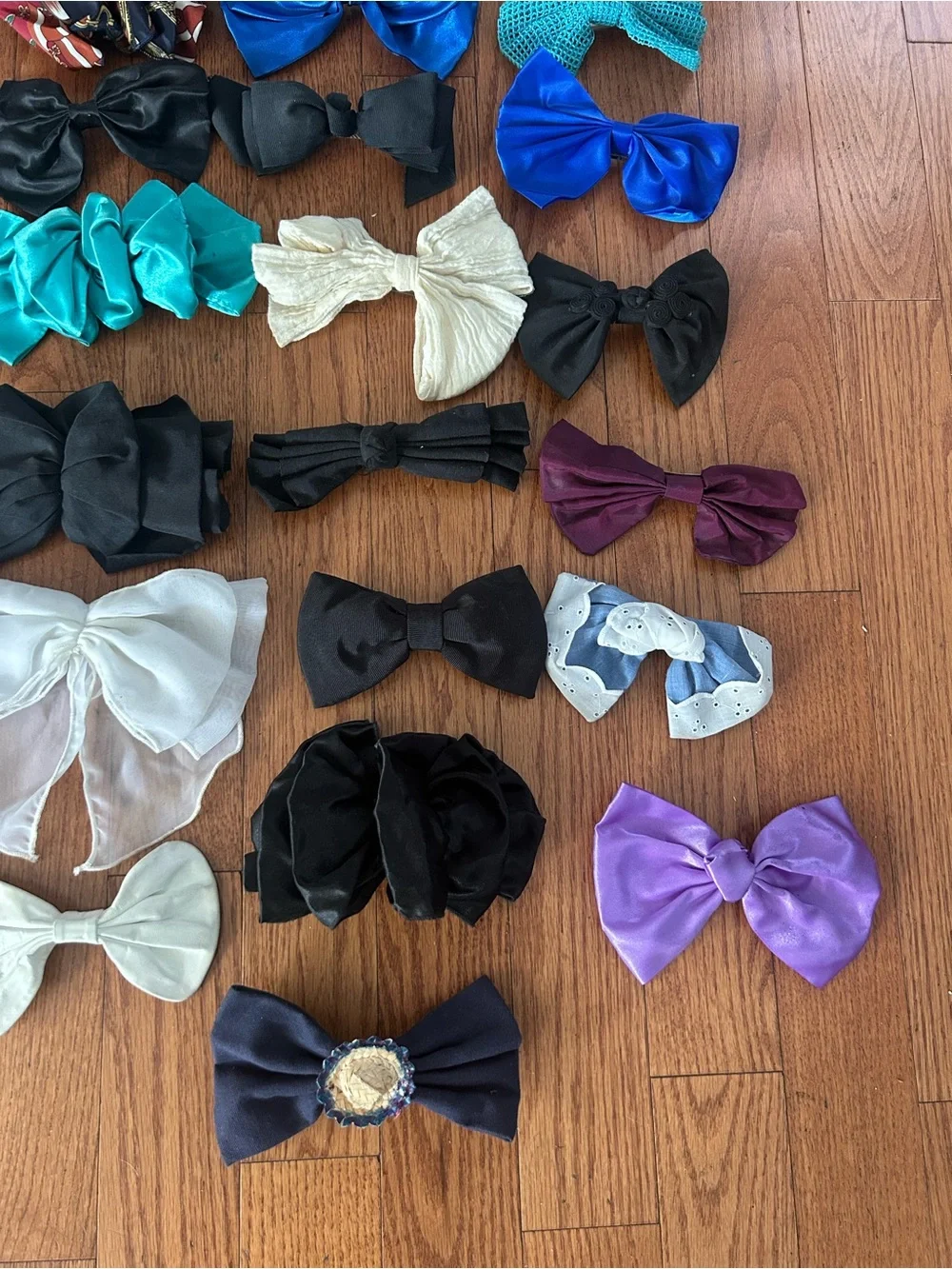 VTG 80s 90s Hair Bows Barrettes Scrunchies Lot of 43 Items Multicolor Textures